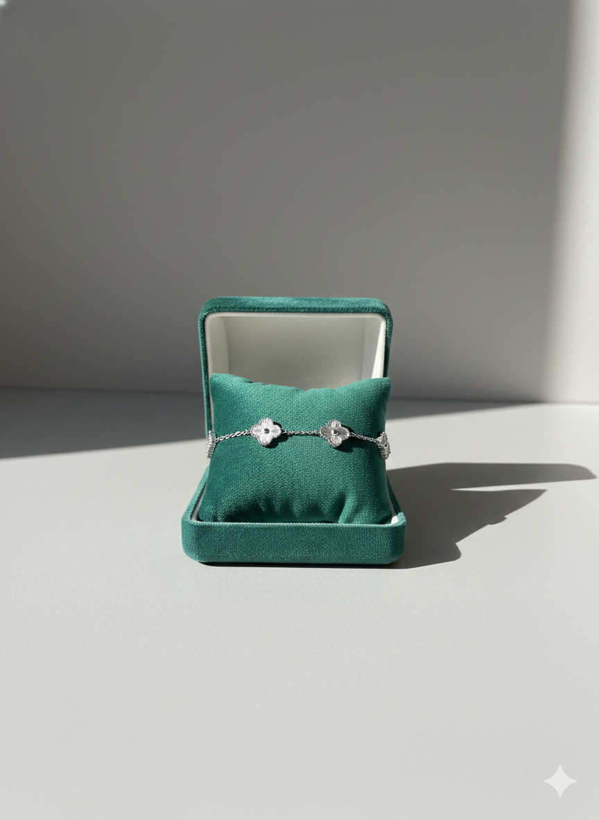 Van Cleef & Arpels Rouge